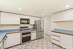 8830 Shell Pl, Edmonds, WA 98026 - Photo 13