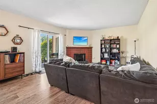 23301 Lakeview Dr, Mountlake Terrace, WA 98043 - Photo 11