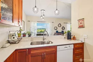 23301 Lakeview Dr, Mountlake Terrace, WA 98043 - Photo 13