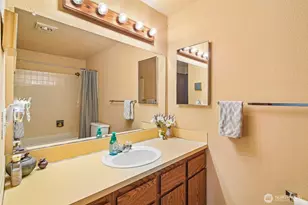 23301 Lakeview Dr, Mountlake Terrace, WA 98043 - Photo 17
