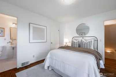 5716 Ann Arbor Avenue NE, Seattle, WA 98105 - Photo 15