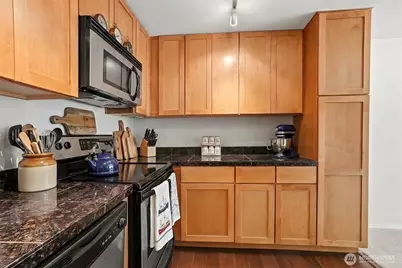 14300 32nd Avenue NE #107, Seattle, WA 98125 - Photo 5