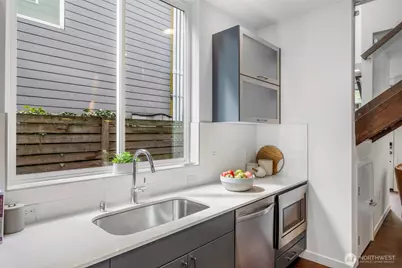 1415 E Fir Street, Seattle, WA 98122 - Photo 11
