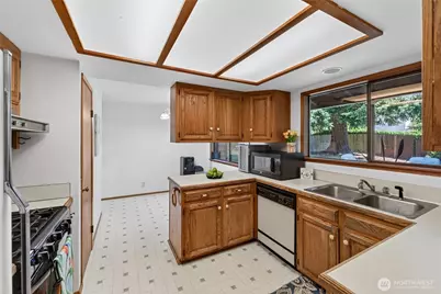 5000 NE 6th Street, Renton, WA 98059 - Photo 9