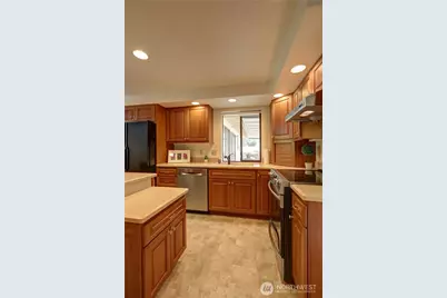 16724 NE 22nd Street, Bellevue, WA 98008 - Photo 7