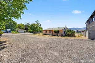 68 N Nevada Ave, East Wenatchee, WA 98802 - Photo 3