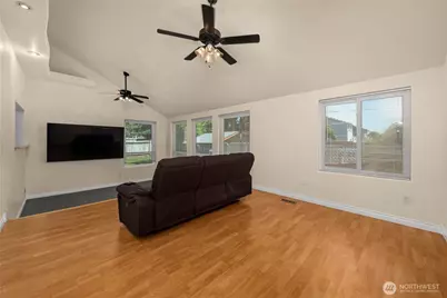 928 127th Street Street Ct E, Tacoma, WA 98445 - Photo 5
