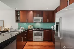 900 Lenora St, Seattle, WA 98121 - Photo 7