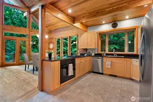 37 N Summit Dr, Bellingham, WA 98229 - Photo 3