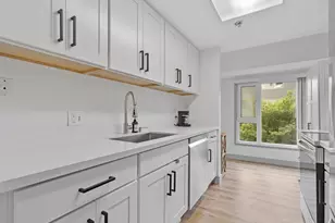 121 Vine St, Seattle, WA 98121 - Photo 13