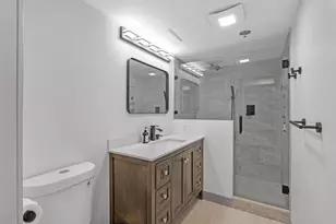 121 Vine St, Seattle, WA 98121 - Photo 17