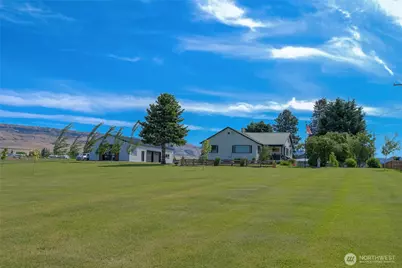 2735 4th Street, East Wenatchee, WA 98802 - Photo 3
