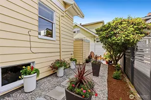 360 Howe St, Seattle, WA 98109 - Photo 31