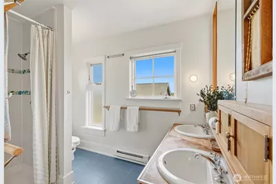 360 Howe Street, Seattle, WA 98109 - Photo 25
