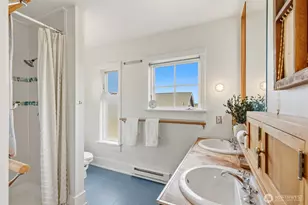 360 Howe St, Seattle, WA 98109 - Photo 25