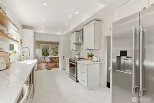 360 Howe St, Seattle, WA 98109 - Photo 15