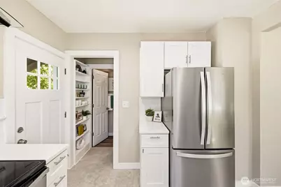 8123 49th Avenue S, Seattle, WA 98118 - Photo 9