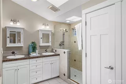 528 W Lake Sammamish Parkway SE, Bellevue, WA 98008 - Photo 15