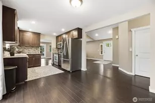 6911 Vandermark Rd E, Bonney Lake, WA 98391 - Photo 11