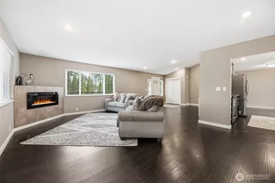 6911 Vandermark Road E, Bonney Lake, WA 98391 - Photo 9