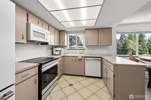 6221 81st St E, Puyallup, WA 98371 - Photo 9