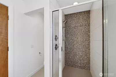 4222 Linden Avenue N, Seattle, WA 98103 - Photo 17