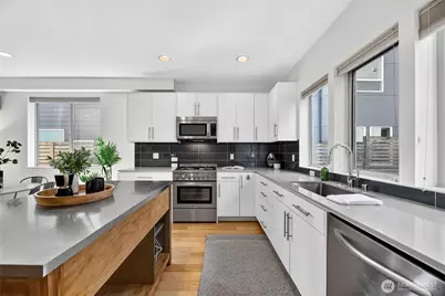 4222 Linden Avenue N, Seattle, WA 98103 - Photo 9