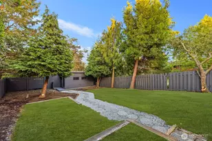 8216 Interlake Ave N, Seattle, WA 98103 - Photo 27