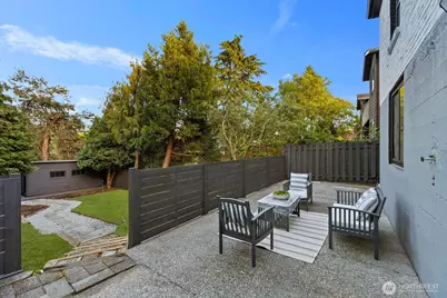 8216 Interlake Avenue N, Seattle, WA 98103 - Photo 23