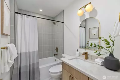 8216 Interlake Avenue N, Seattle, WA 98103 - Photo 15