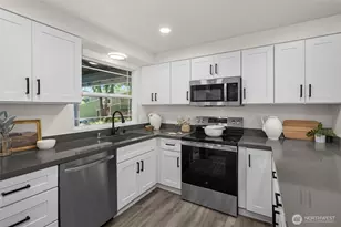 13219 NE 139th Pl, Kirkland, WA 98034 - Photo 11