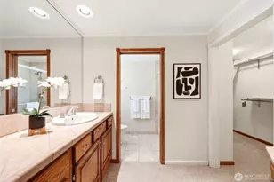 301 128th Ave NE, Bellevue, WA 98005 - Photo 17