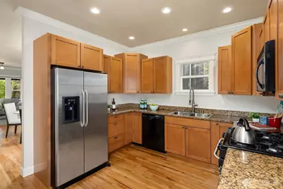 223 29th Avenue E, Seattle, WA 98112 - Photo 9