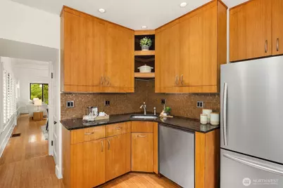 5215 Latona Avenue NE, Seattle, WA 98105 - Photo 13