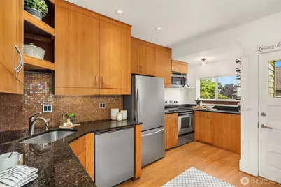 5215 Latona Avenue NE, Seattle, WA 98105 - Photo 11
