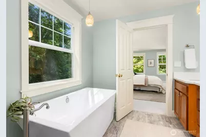 8363 NE Sumanee Place, Bainbridge Island, WA 98110 - Photo 23