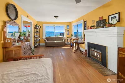 2115 Bonair Drive SW, Seattle, WA 98116 - Photo 3