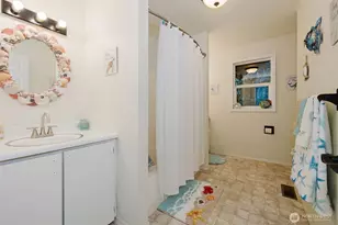 7215 NE Dolphin Dr, Bainbridge Island, WA 98110 - Photo 19