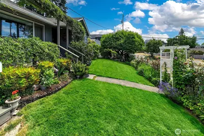 4854 47th Avenue SW, Seattle, WA 98116 - Photo 3