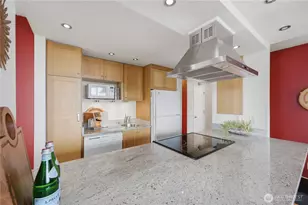 2100 3rd Ave, Seattle, WA 98121 - Photo 11