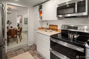 1120 Spring St, Seattle, WA 98104 - Photo 11