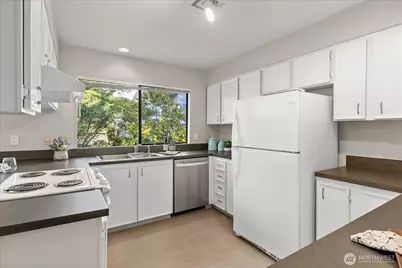 9916 NE 116th Street #202, Kirkland, WA 98034 - Photo 11