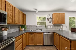 21 NE Admiral Dr, Belfair, WA 98528 - Photo 9