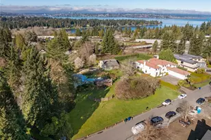9406 NE 32nd St, Clyde Hill, WA 98004 - Photo 5