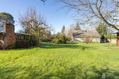 9406 NE 32nd Street, Clyde Hill, WA 98004 - Photo 3