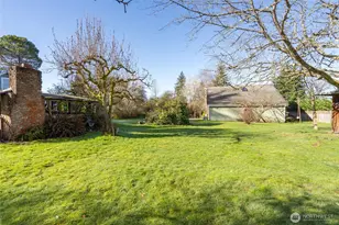 9406 NE 32nd St, Clyde Hill, WA 98004 - Photo 3