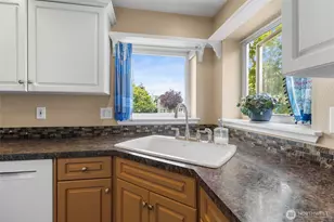 306 S 28th St, Mount Vernon, WA 98274 - Photo 13