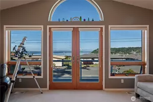 8189 Whidbey Dr, Clinton, WA 98236 - Photo 3