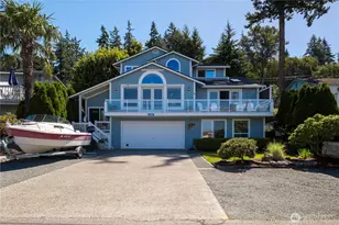 8189 Whidbey Dr, Clinton, WA 98236 - Photo 1