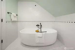 907 NE 72nd St, Seattle, WA 98115 - Photo 15